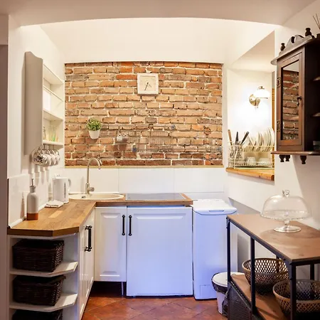 Apartment No5 Szlak Street *